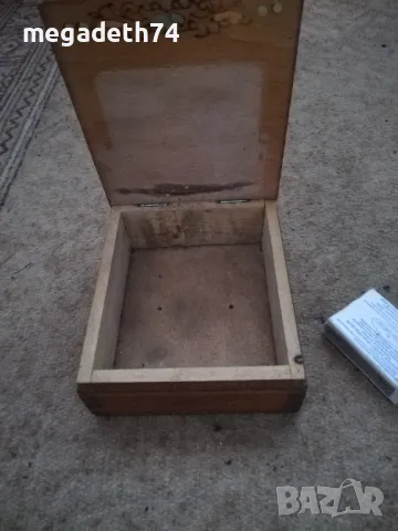Стара дървена кутия, снимка 2 - Антикварни и старинни предмети - 48514419