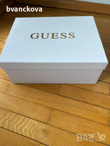 Дамски маратонки Guess, снимка 7 - Маратонки - 51794625