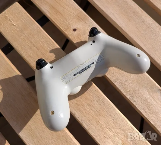 Оригинален Sony DualShock 4 V1 бял контролер за PlayStation 4 – CUH-ZCT1E, снимка 2 - Аксесоари - 56157140