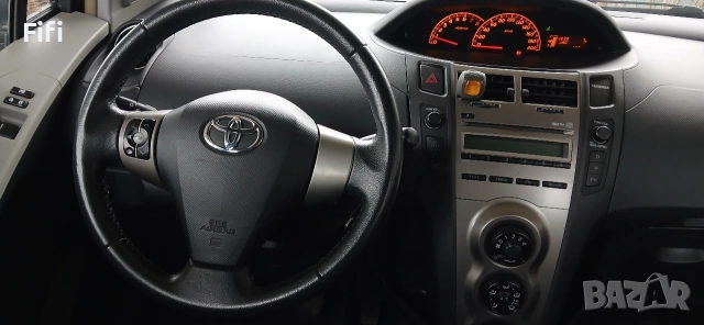 Toyota Yaris 1.0/facelift, снимка 8 - Автомобили и джипове - 53297184