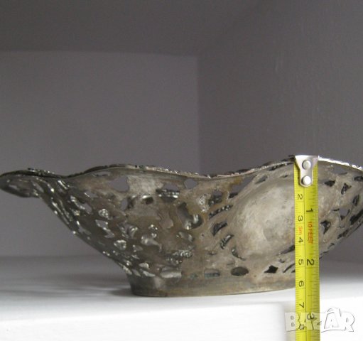 Стара метална чиния, фруктиера, съд с релеф и орнаменти,антика, снимка 3 - Други - 31759127
