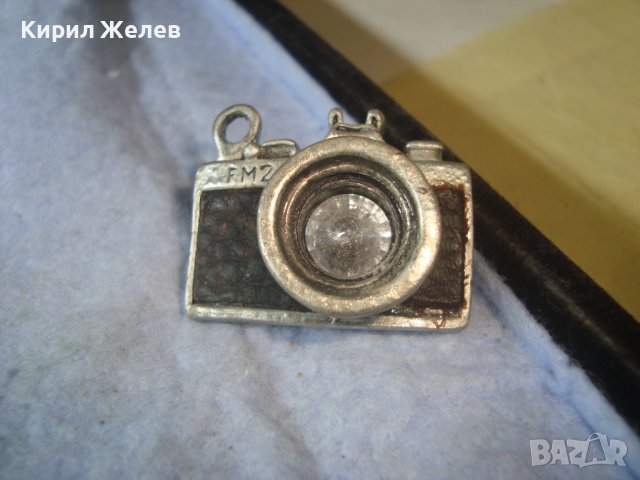 ПОСРЕБРЕН ЛАКИРАН ВИНТИДЖ ПЕНДАНТ - РЕТРО ФОТОАПАРАТ ФИГУРАЛЕН АРТ МЕДАЛЬОН с КОЖА и КРИСТАЛ 35108, снимка 6 - Колиета, медальони, синджири - 37745188