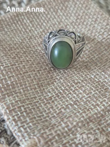 Винтидж съветски сребърен пръстен с естествен нефрит 