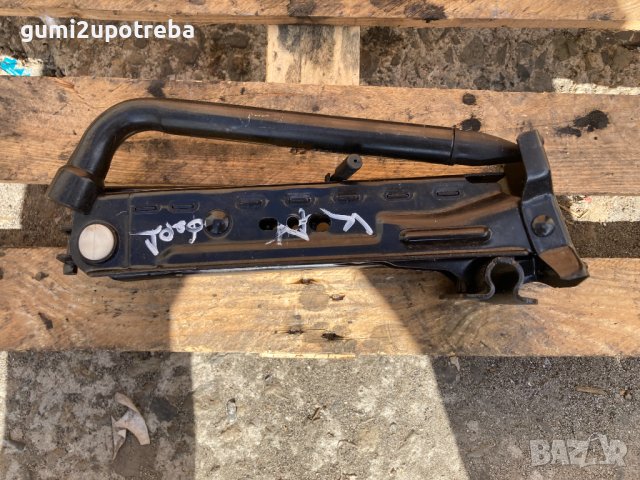 Крик за Кола Крик за Ford Ka Оригинал+Ключ за джантите