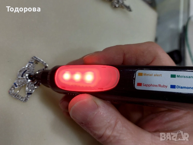 Лот от 3 брошки,златна 18 к. брошка с черни опали,и две с диаманти, снимка 12 - Други - 52085157