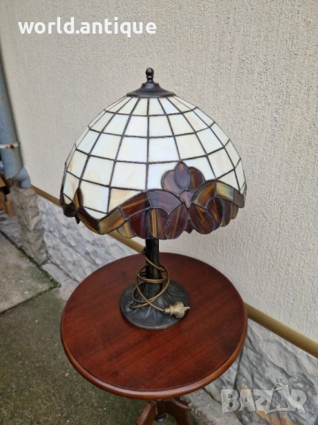 Прекрасна голяма настолна лампа Тифани , снимка 4 - Настолни лампи - 53063180