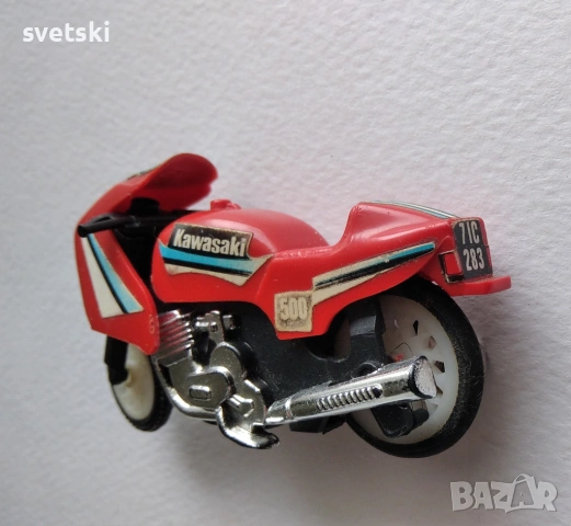 Пластмасов модел на мотоциклет Kawasaki 500, снимка 2 - Колекции - 54136723
