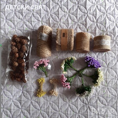 Коледна декорация - шишарки, топки, гирлянди