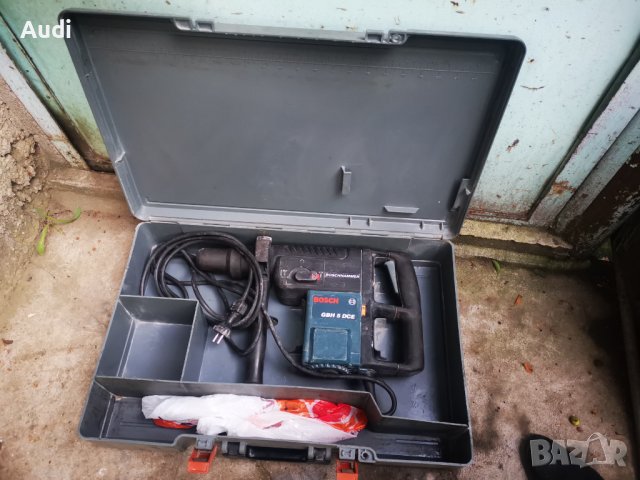 Продавам големи къртачи BOSCH  Къртач Bosch GBH 5 DCE 1100W комплект с куфар и две шила Цена 400лв. , снимка 11 - Бормашини - 36785802