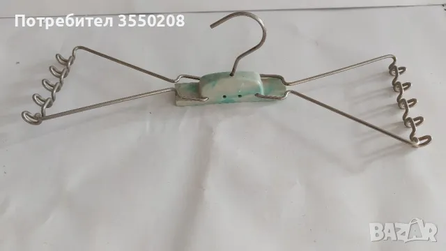 Стара метална закачалка за поли