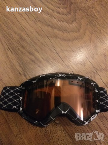 anon ski goggles - страхотна ски-сноуборд  маска КАТО НОВА, снимка 1 - Други - 35324708