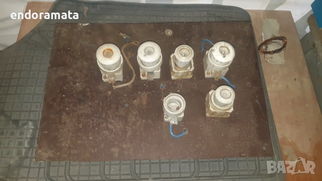 Старо табло с бушони