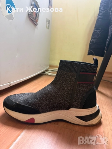 Обувки LIU JO, снимка 3 - Дамски ежедневни обувки - 52571493