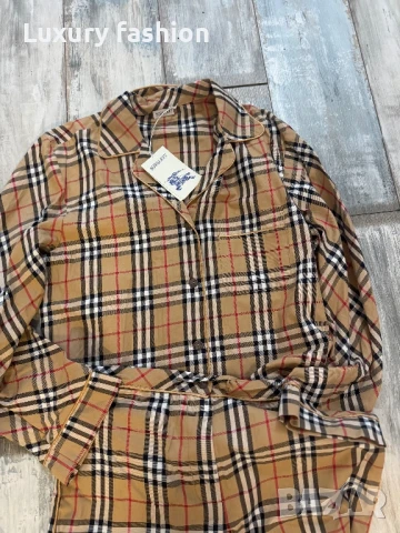 Дамски комплект Burberry , снимка 2 - Якета - 51404854