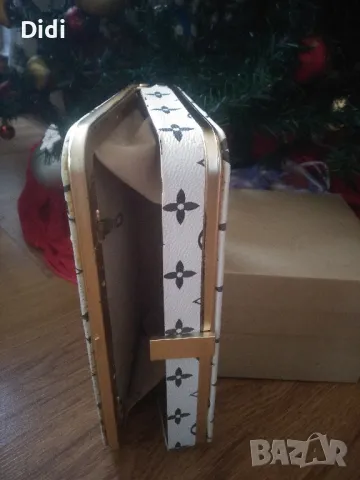 Чанти Пликове Клъч Луи Вютон, снимка 8 - Чанти - 29670696