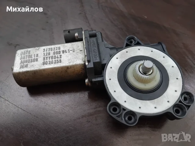 стъкло, моторче за стъкло и дръжка предна лява врата дачия дъстър