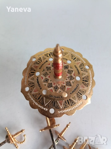 Vintage комплект месингови , коктейлни шишчета с форма на мечове от Толедо, Испания, със стойка , снимка 3 - Статуетки - 52484730