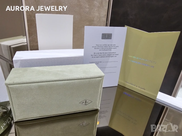 Van Cleef & Arpels VCA Пълен Комплект Кутия и Сертификат за Гривна, снимка 3 - Гривни - 53239113