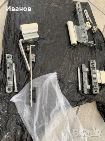 Продавам панти-комплект за ПВЦ врата