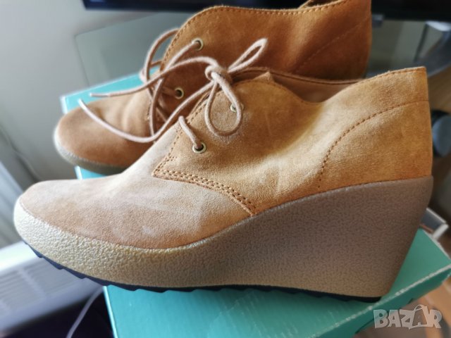 Топли  естетвен велур ,Зимни обувки марка Clarks 170 лв Нови 37 номер, снимка 4 - Дамски обувки на ток - 34923049