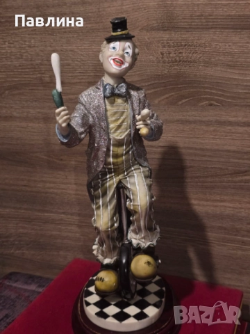 Голяма фигура на клоун