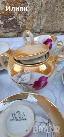 Victoria Czechoslovakia

5 двойни сета и захарница

, снимка 5 - Чаши - 47755540