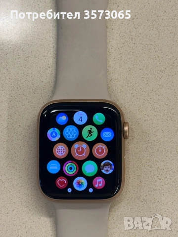 Apple Watch SE 44mm, снимка 3 - Смарт часовници - 52298840