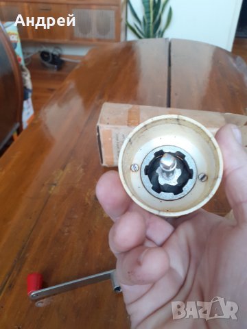 Стара кафемелачка,мелничка,мелница за кафе #3, снимка 6 - Антикварни и старинни предмети - 31530069