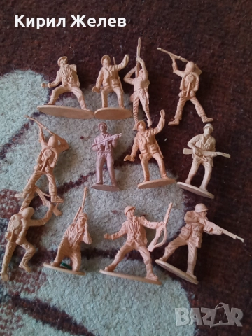 Войници пластмасови 12 броя 51731, снимка 8 - Колекции - 52105274