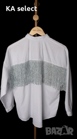 Бяла риза със сини ресни