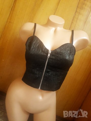 Черно късо бюстие кроп топ с цип и лъскав ефект С, снимка 1