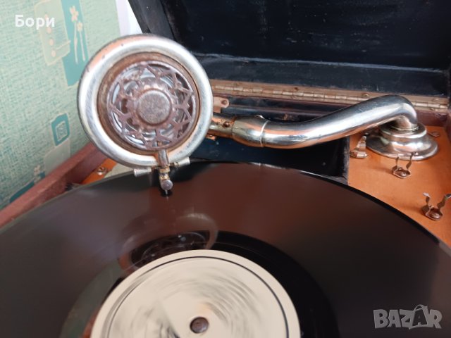 Стар грамофон с манивела, снимка 14 - Грамофони - 44394563