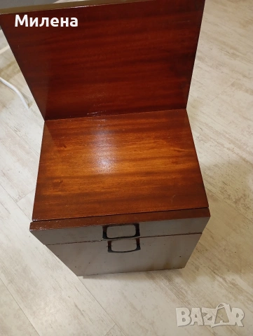 Нощно шкафче с чекмедже и ракла