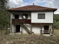 Автентична двуетажна къща, снимка 2