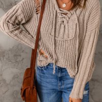 Дамски накъсан пуловер в бежово, с качулка и връзки, снимка 1 - Блузи с дълъг ръкав и пуловери - 44321117