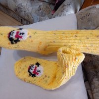 Коледни дамски ръчно плетени чорапи размер 38, снимка 1 - Дамски чорапи - 39714620