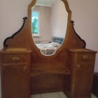 Старинна тоалетка с огледало, снимка 1 - Антикварни и старинни предмети - 42060953