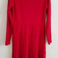 Червена рокля от фино плетиво