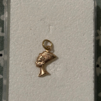 Златна висулка , снимка 1 - Колиета, медальони, синджири - 44748486