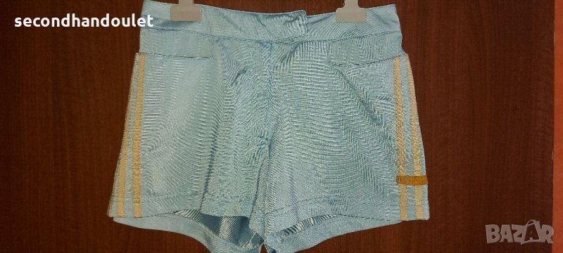 Adidas дамски къси панталони, снимка 1
