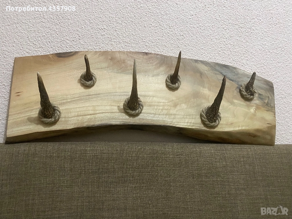 Закачалка от орехова дървесина и рога, снимка 1