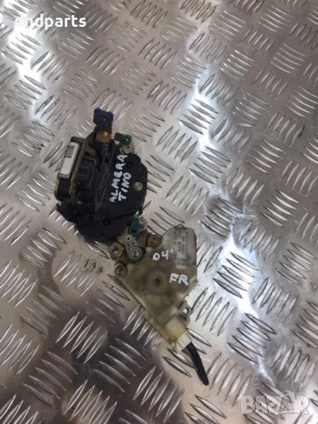 Предна дясна брава Nissan Almera Tino,2004г., снимка 1