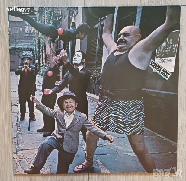 Предлагам ви една плоча на DOORS в отлично Състояние и на винила и на обложката :  The Doors ‎– Stra, снимка 1