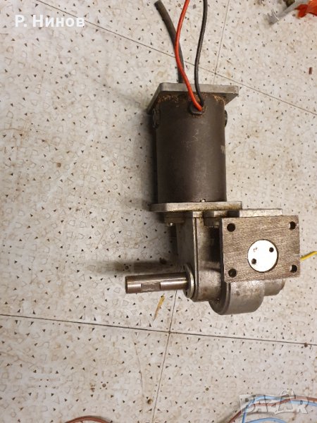 Електродвигател с редуктор 24V правотоков 6А 40 оборота, снимка 1