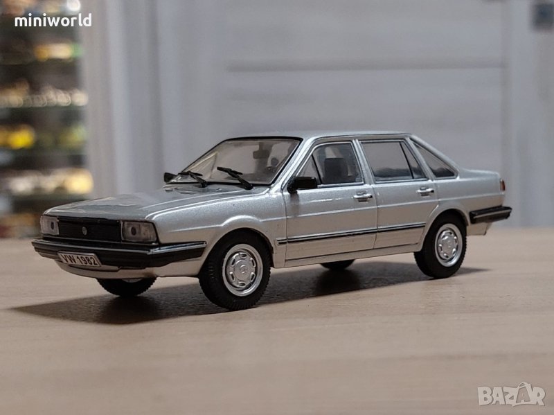 Volkswagen Santana LX 1982 - мащаб 1:43 на DeAgostini моделът е нов в PVC дисплей-кейс, снимка 1