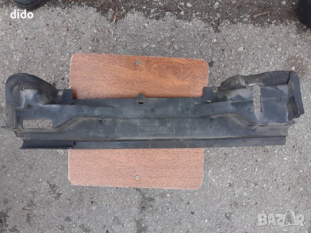 Пластмаса над радиатора БМВ Е46, снимка 3 - Части - 39903291