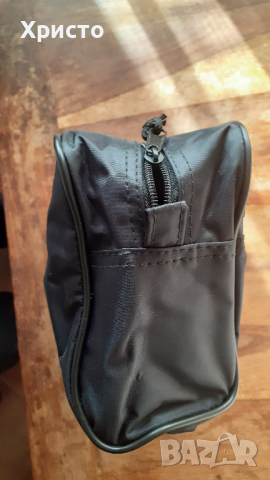 козметична чанта черна супер плътна и стабилна, чисто нова. Размер 24х16 см, снимка 5 - Чанти - 44931522