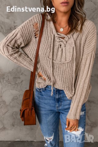 Дамски накъсан пуловер в бежово, с качулка и връзки, снимка 1 - Блузи с дълъг ръкав и пуловери - 44321117