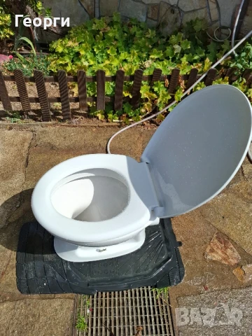 Тоалетна чиния с капак., снимка 3 - Строителни материали - 51393463