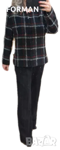 Черно сако в едро бяло-сиво-червено каре